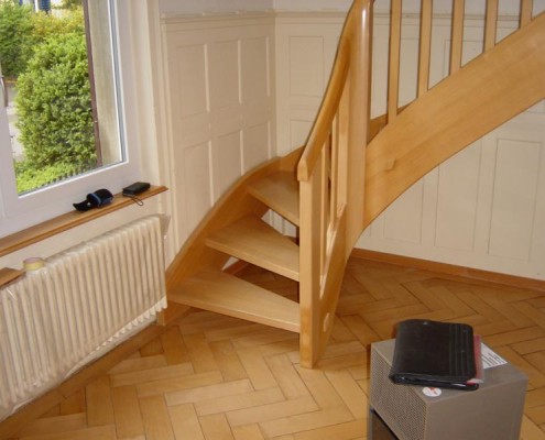 Parkett mit Holztreppe